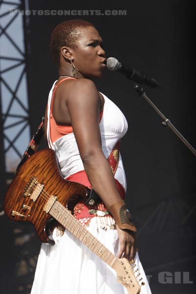 INDIA ARIE - 2006-08-25 - SAINT CLOUD - Domaine National - Scene de la Cascade - 